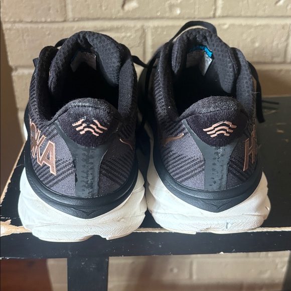 Hoka Black and White Clifton 9 Shoes - Picture 4 of 7